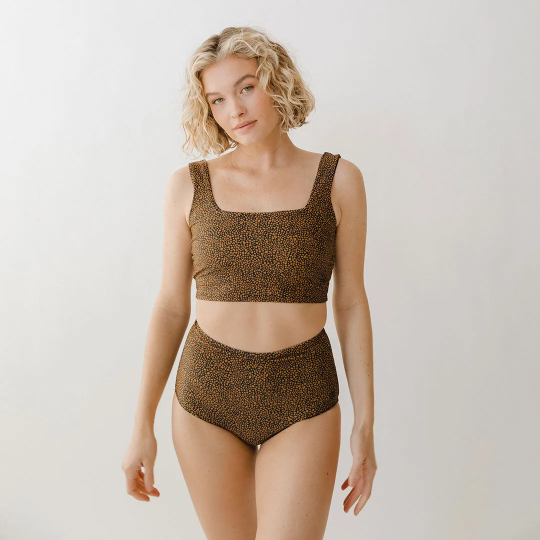 Amber High-Waisted Bottoms lean fit