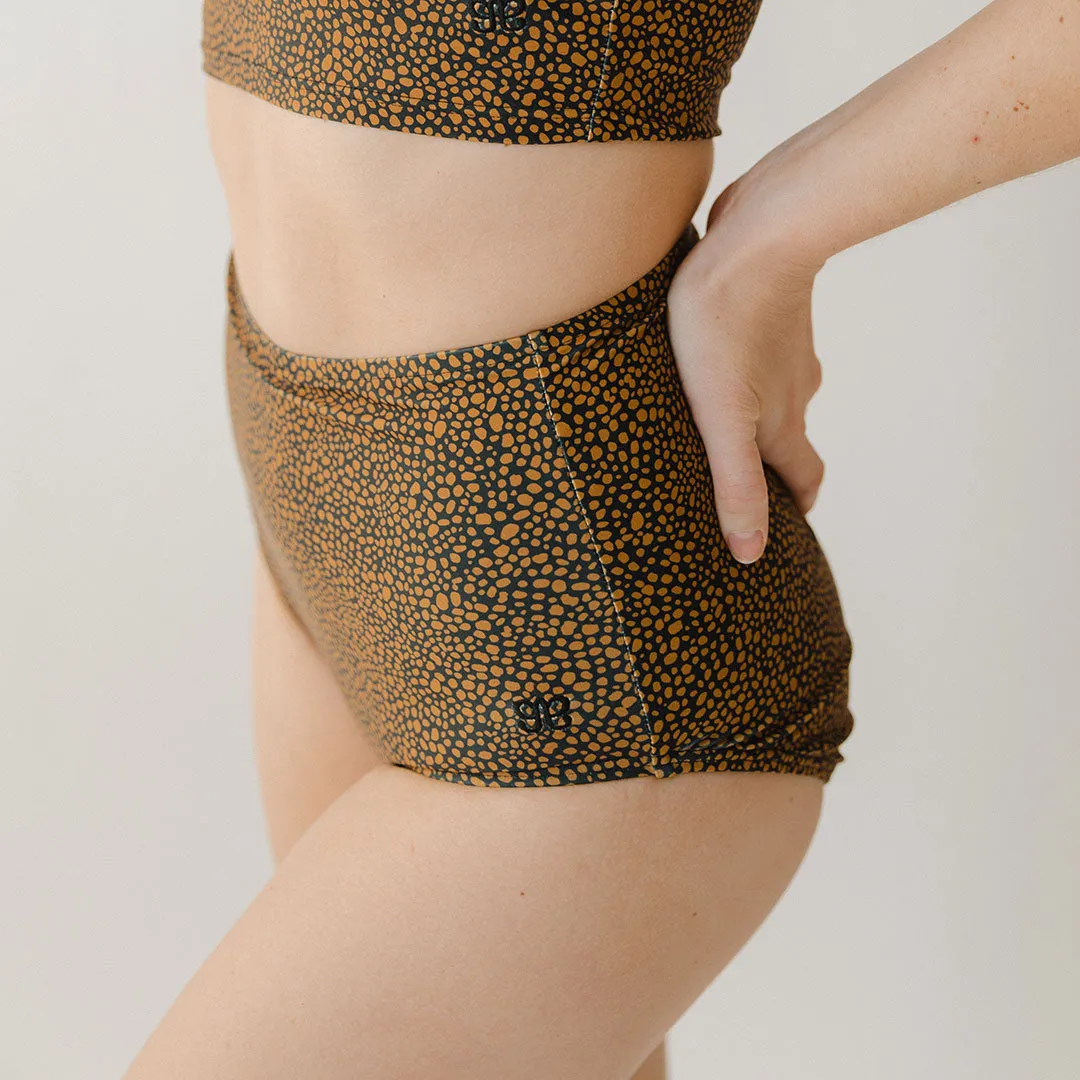 Amber High-Waisted Bottoms lean fit