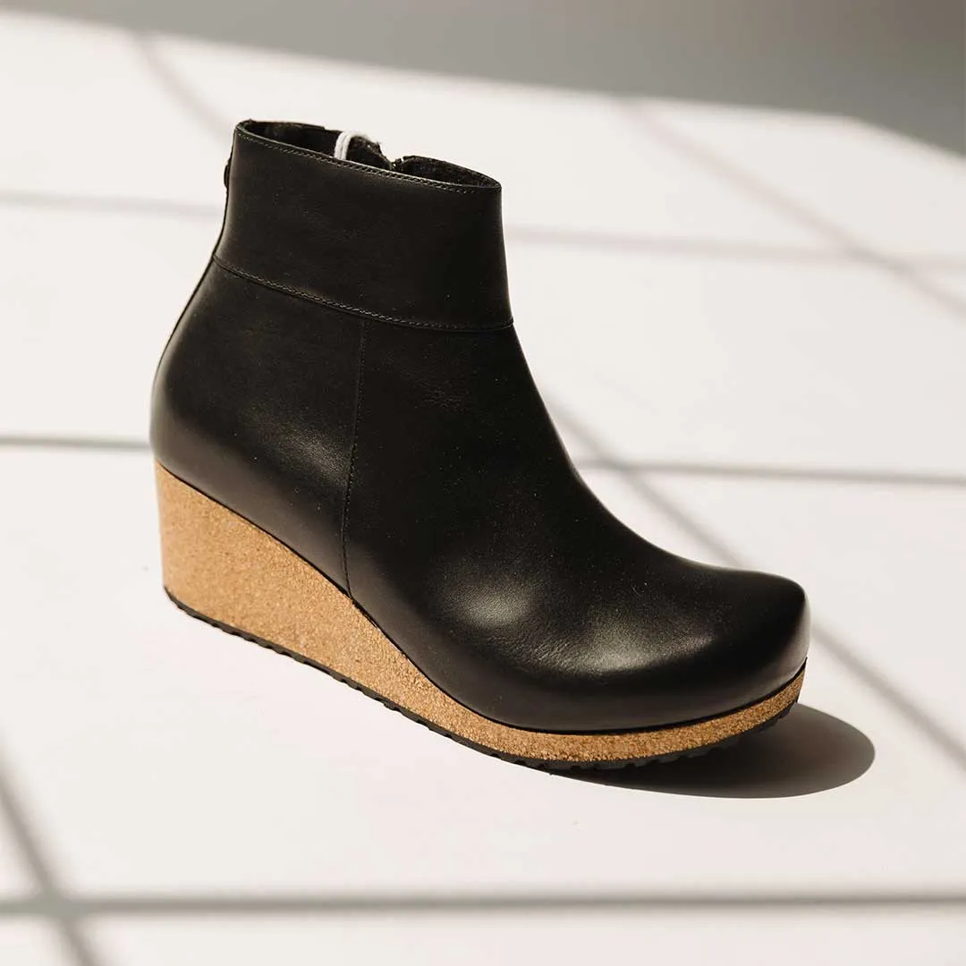 Birkenstock Ebba Leather-Black room toe