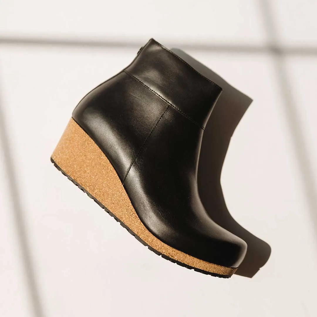 Birkenstock Ebba Leather-Black room toe