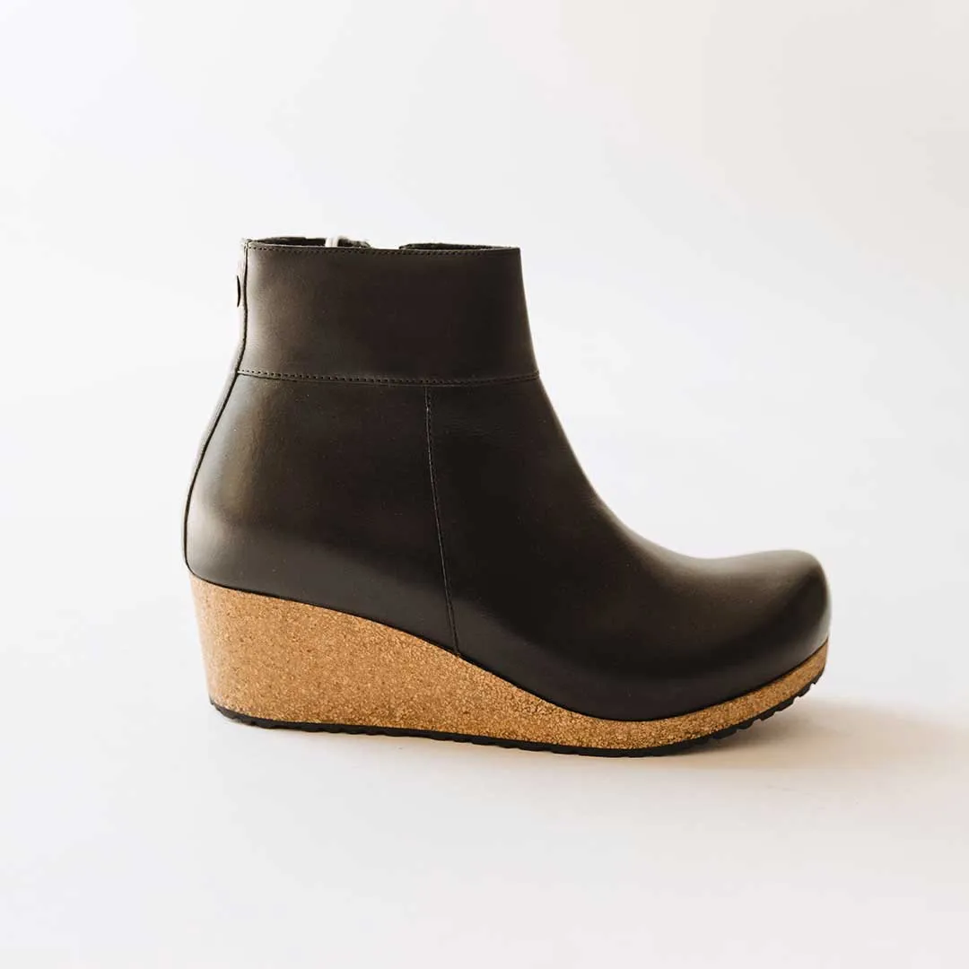 Birkenstock Ebba Leather-Black room toe