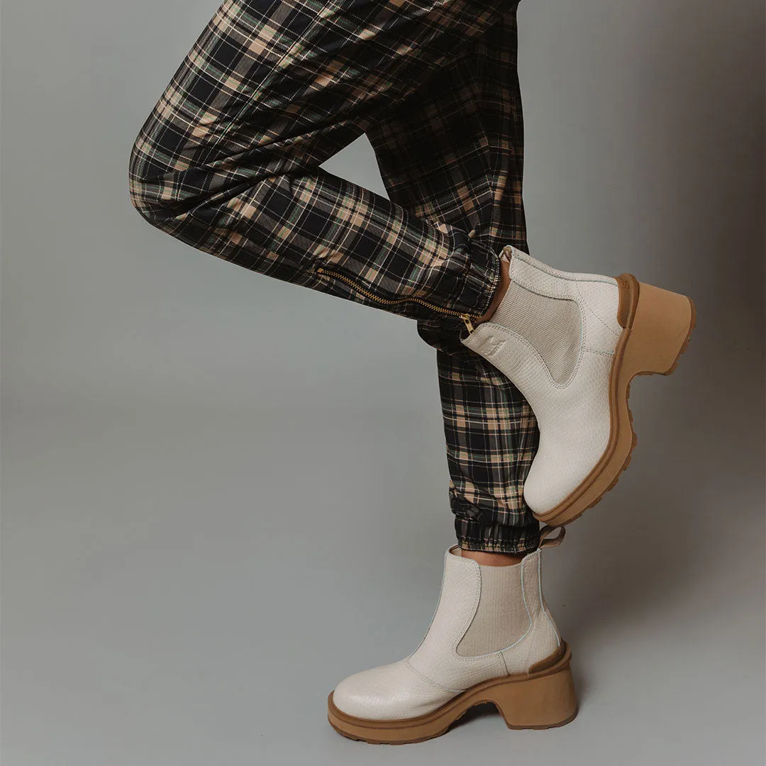 Bonnie Plaid Jetsetters chill outfit