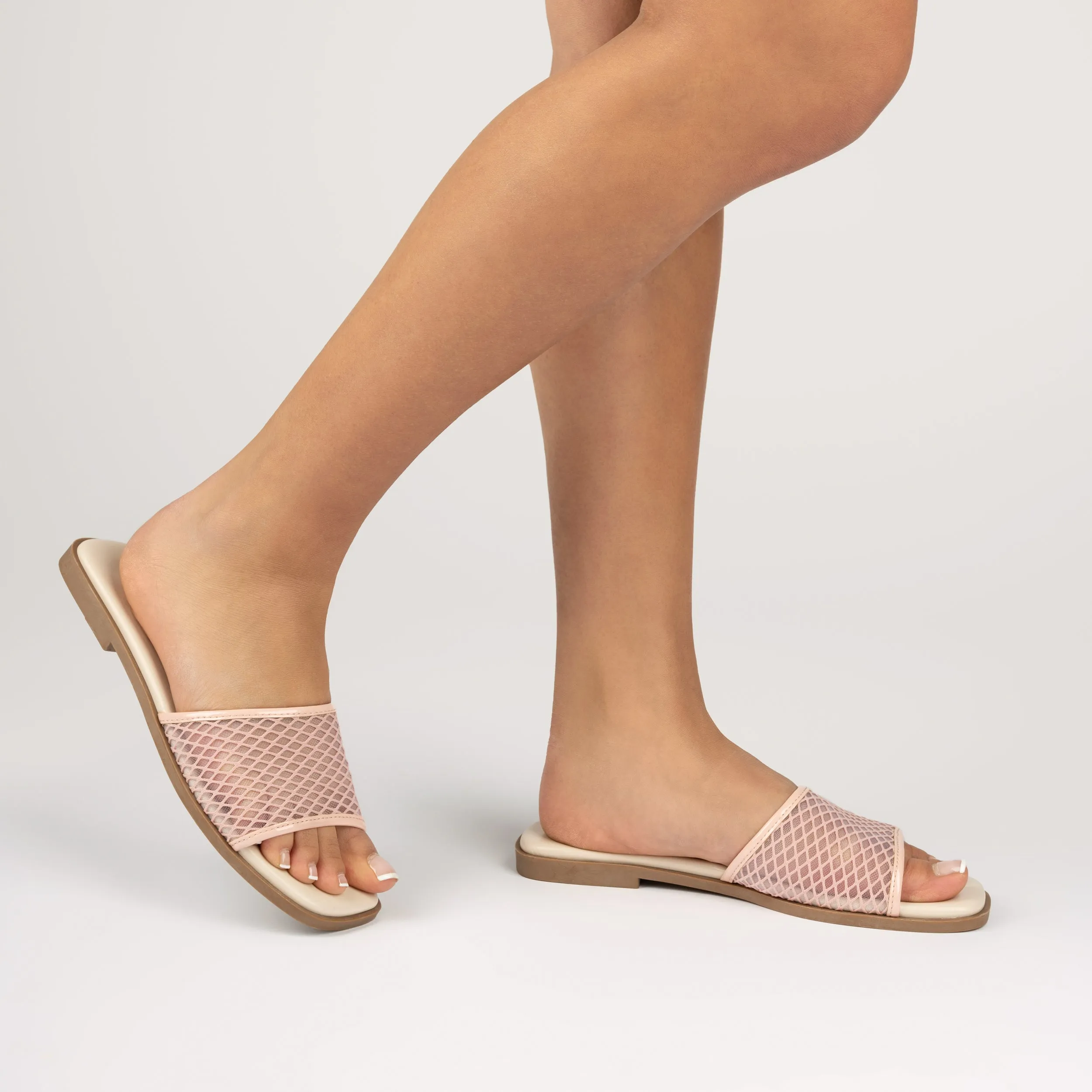 BRECKLEY SLIDE SANDALS IN MESH slow pace