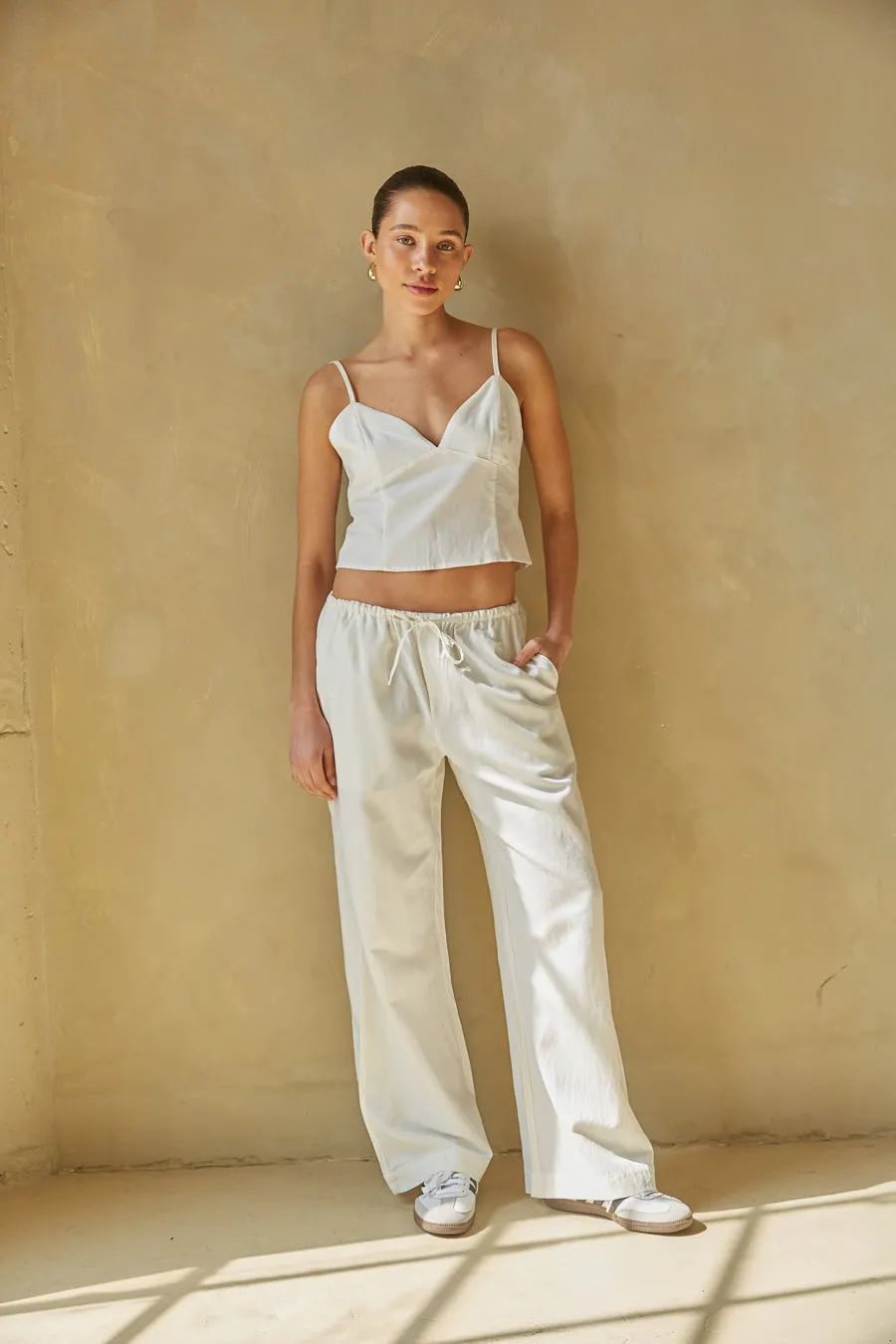 Camille Wide Leg Linen Pants smooth hug