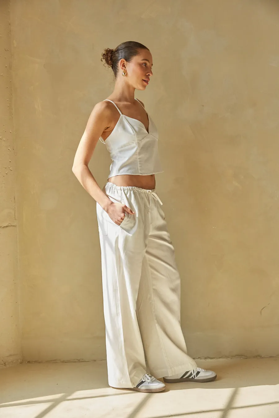 Camille Wide Leg Linen Pants smooth hug