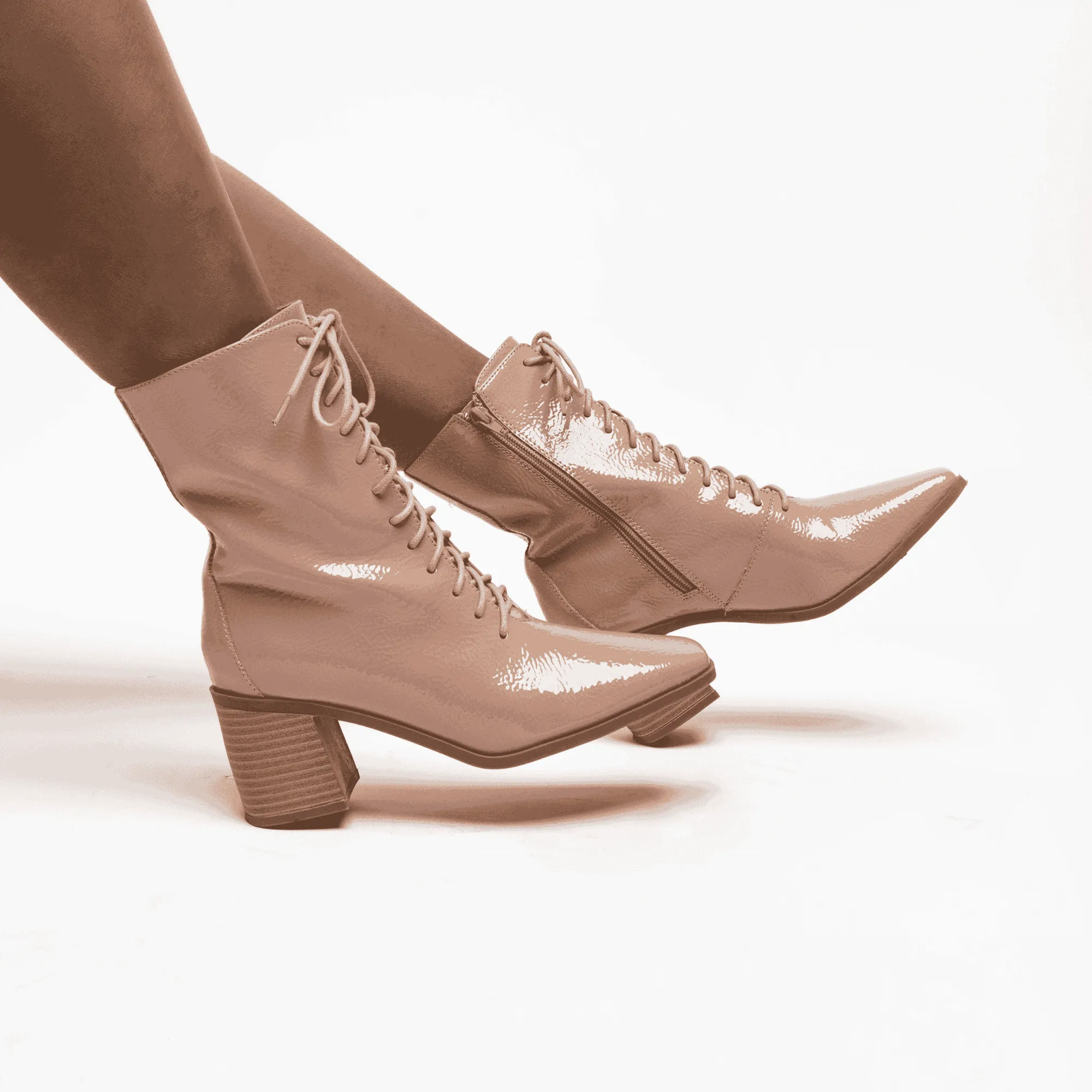COVVA LACE-UP BOOTIES IN PATENT rainy step