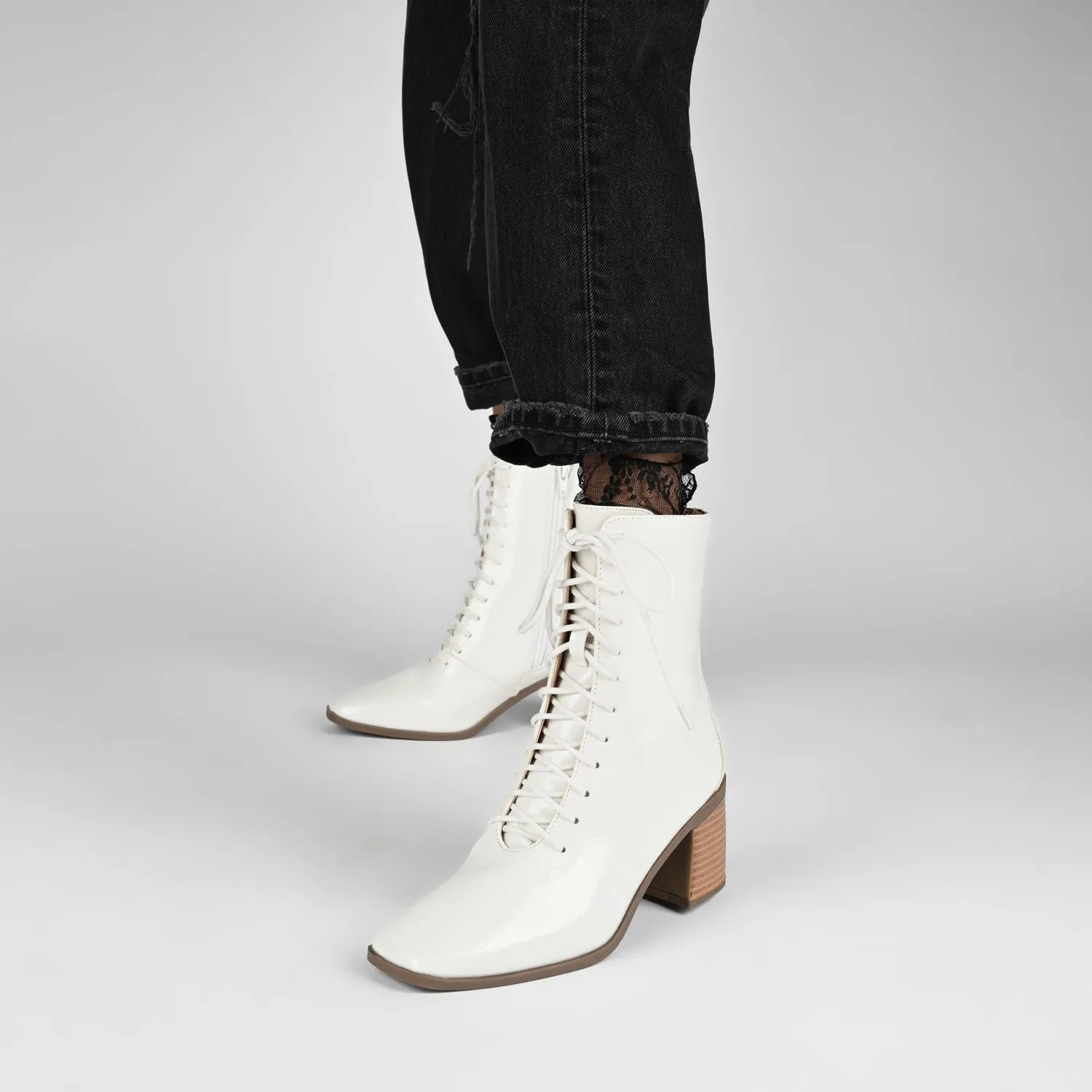 COVVA LACE-UP BOOTIES IN PATENT rainy step