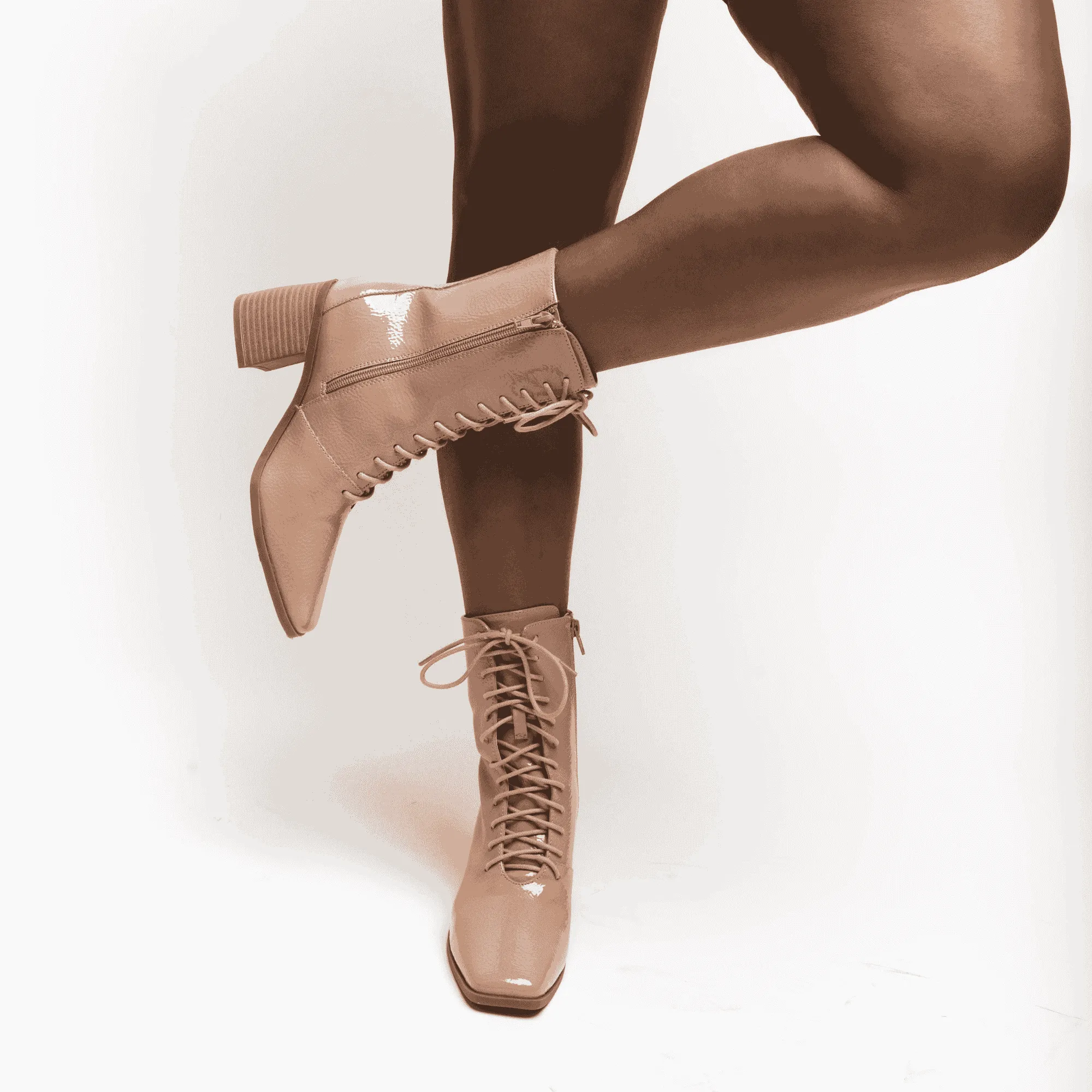 COVVA LACE-UP BOOTIES IN PATENT rainy step