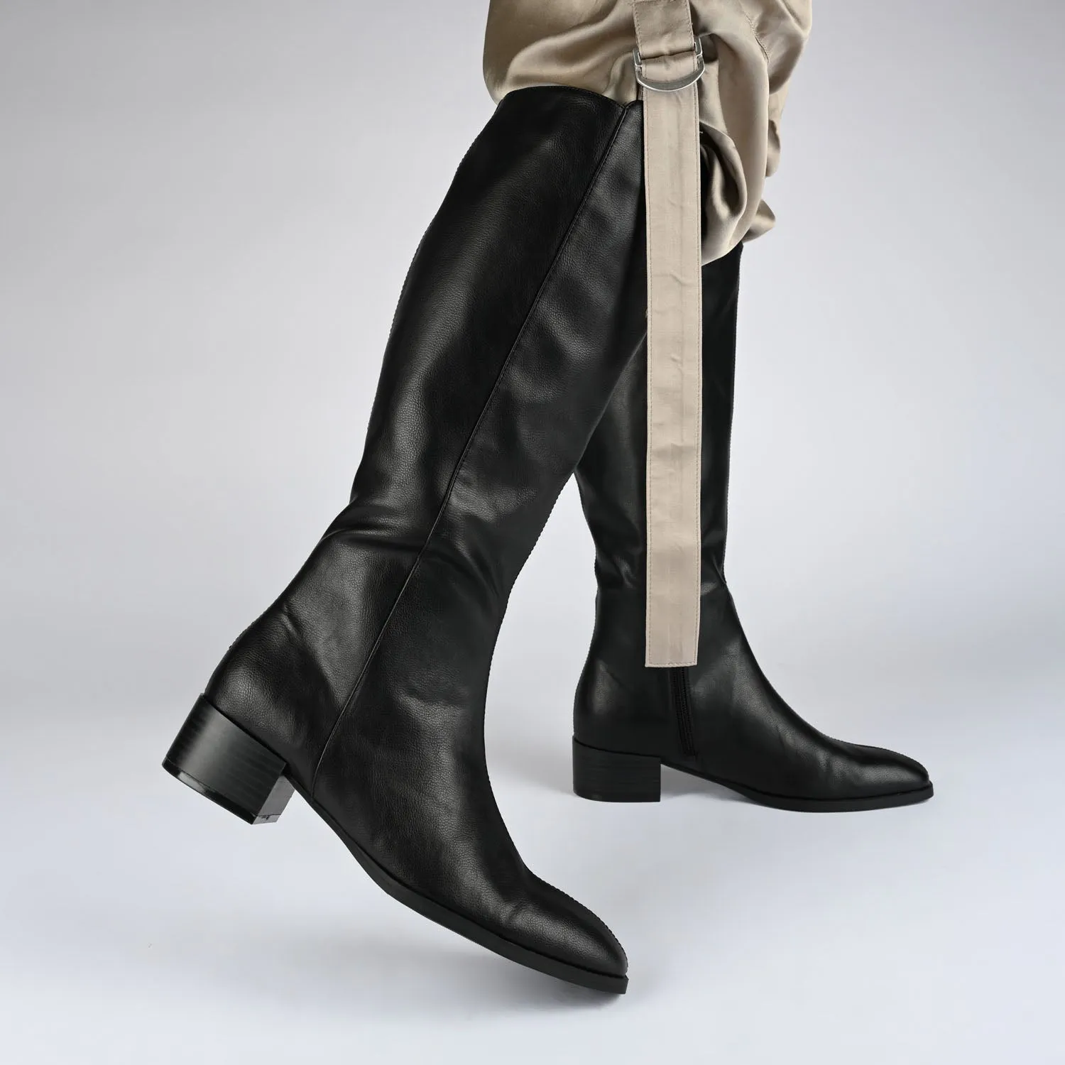 DEVRI KNEE HIGH BOOTS IN FAUX LEATHER daily wear