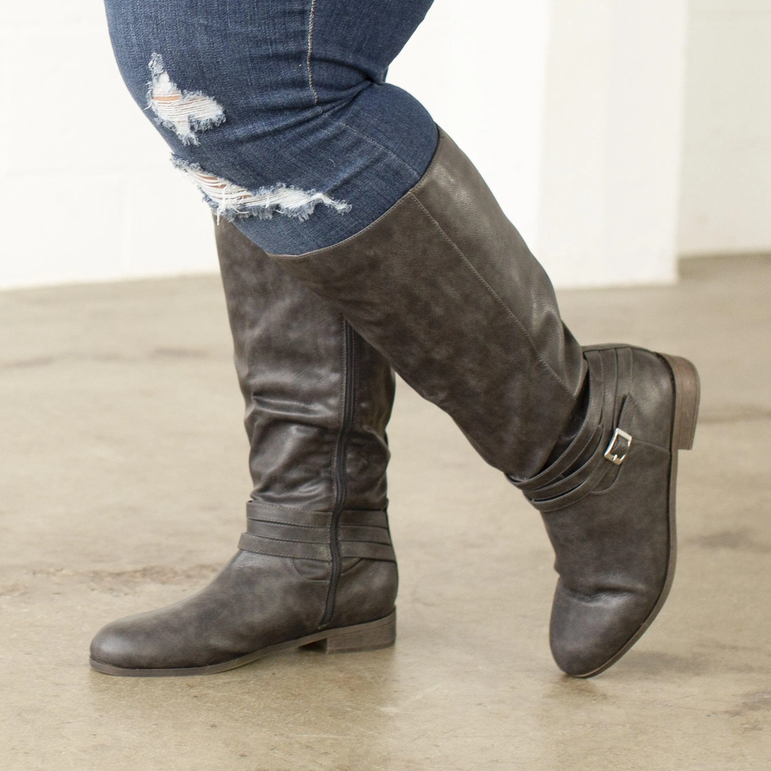 IVIE KNEE HIGH BOOTS IN FAUX LEATHER snow proof
