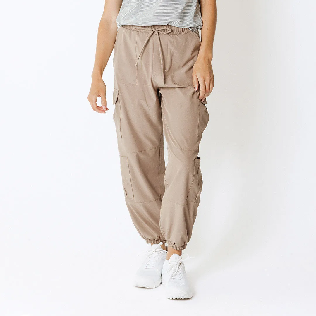 Jetsetter Cargo Joggers, Chestnut chill outfit
