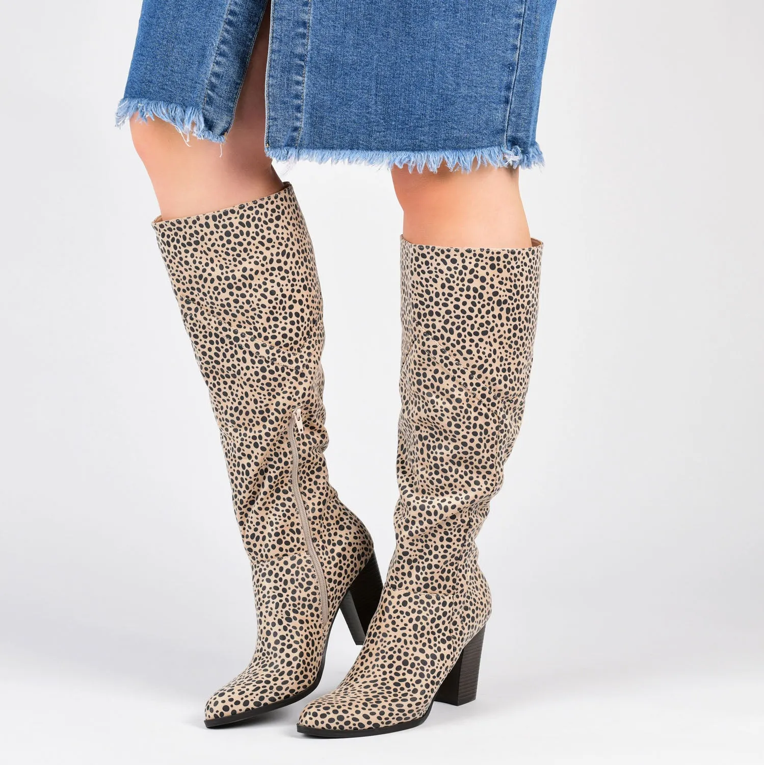 KYLLIE KNEE HIGH BOOTS IN FAUX SUEDE festival field