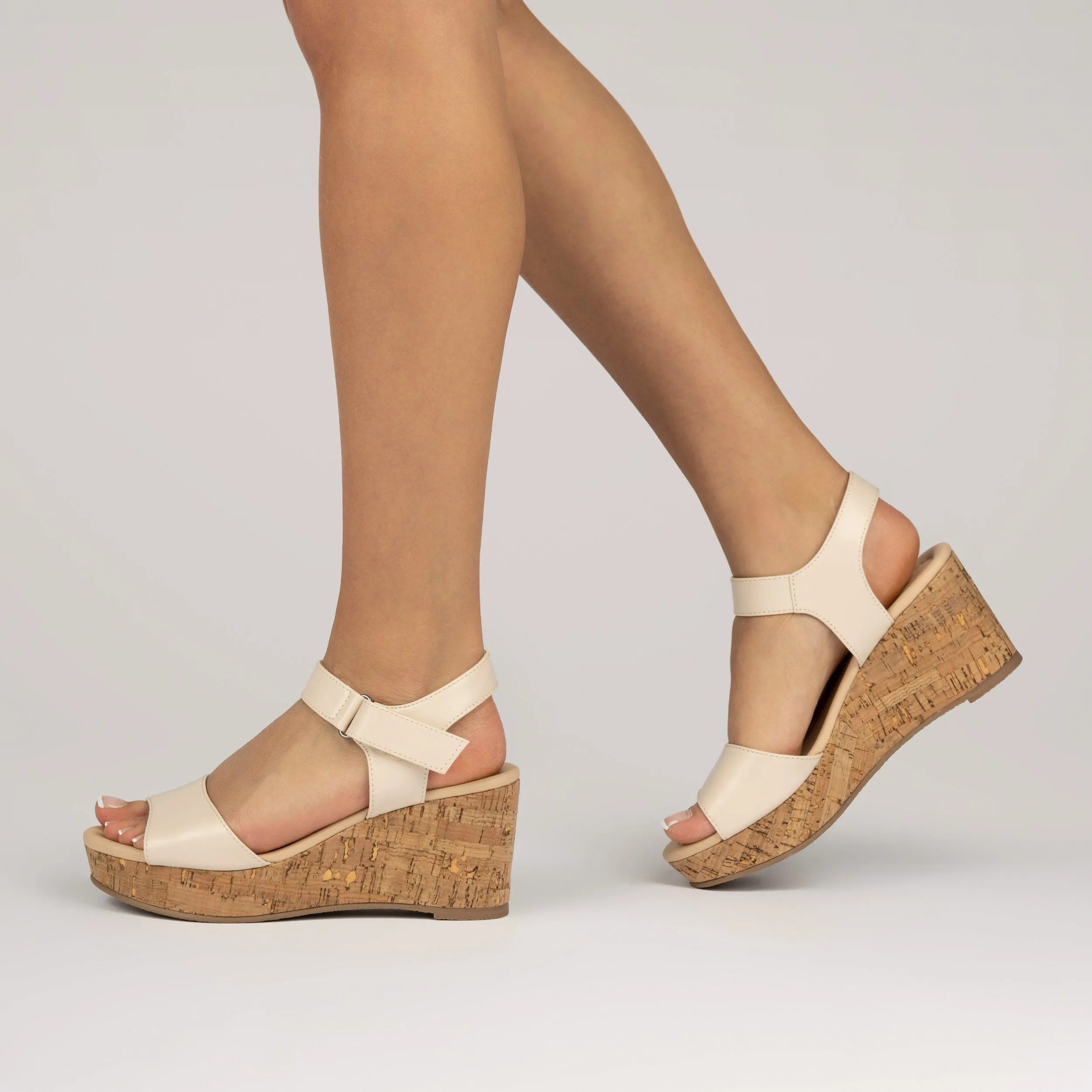 RANAE WEDGE HEELED SANDALS fall step
