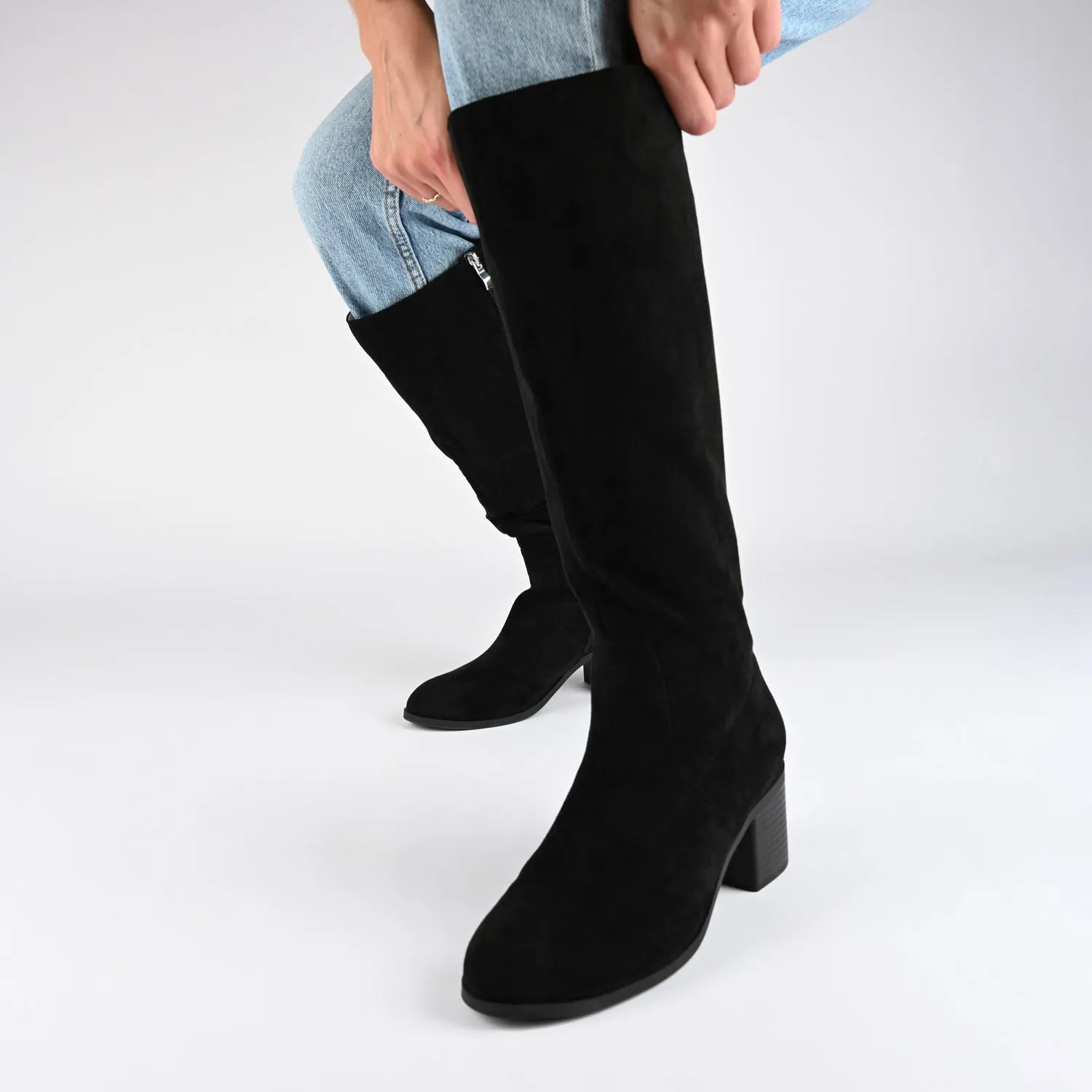 ROMILLY KNEE HIGH BOOTS IN FAUX LEATHER fall day