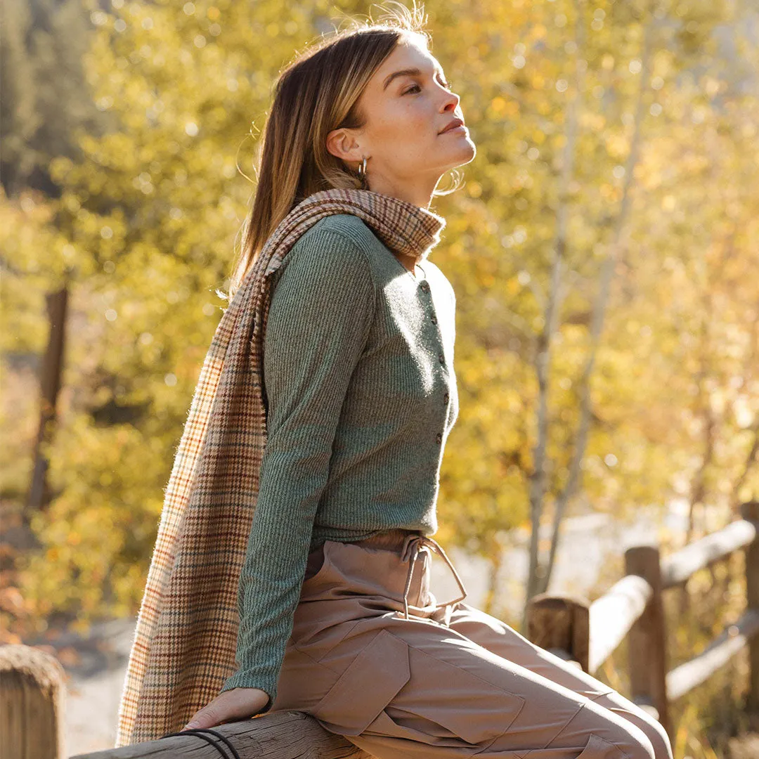 Sydney Henley, Dusty Green cabin style