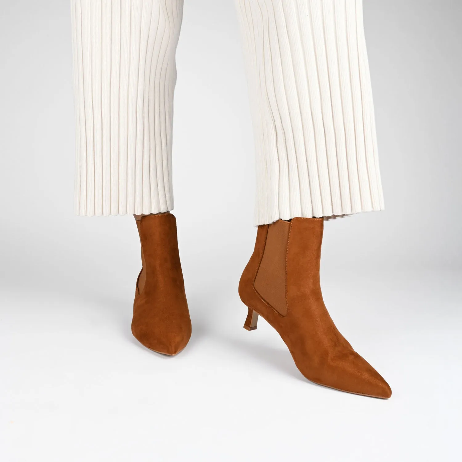 TENLEE CHELSEA BOOTIES IN FAUX SUEDE tight match