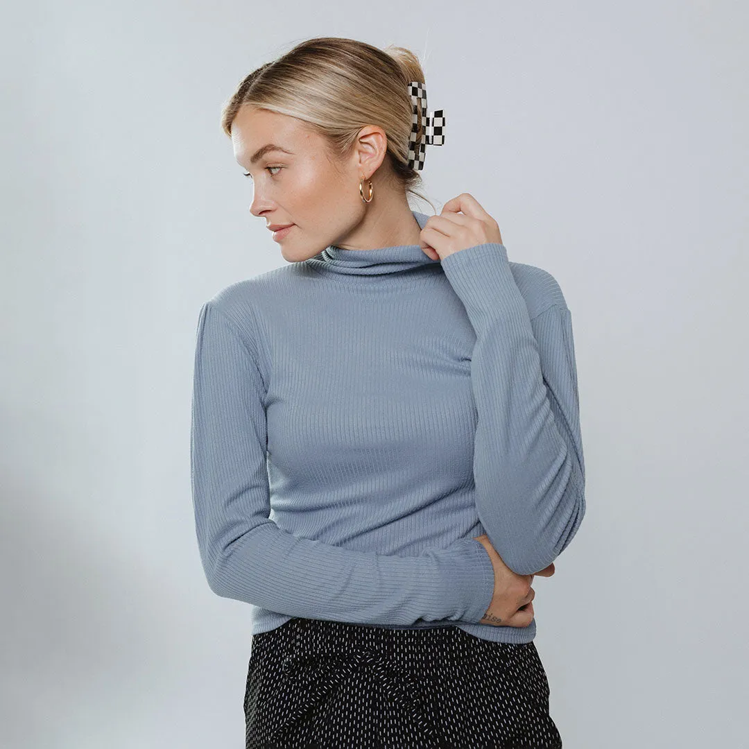 Tessa Long Sleeve, Light Denim minimal vibe