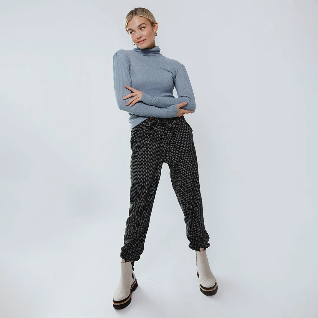 Tessa Long Sleeve, Light Denim minimal vibe