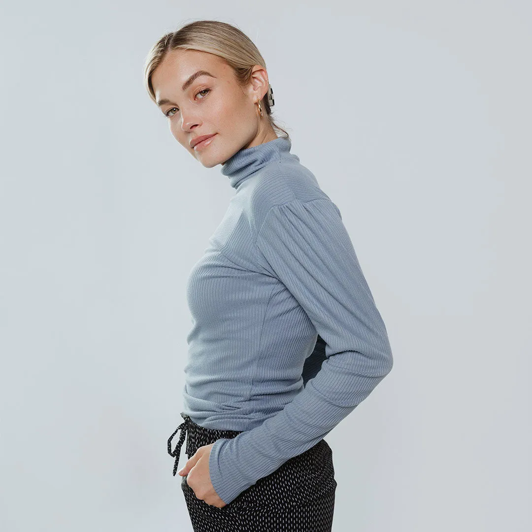 Tessa Long Sleeve, Light Denim minimal vibe