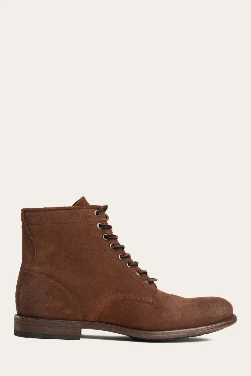 Tyler Lace Up sidewalk mood