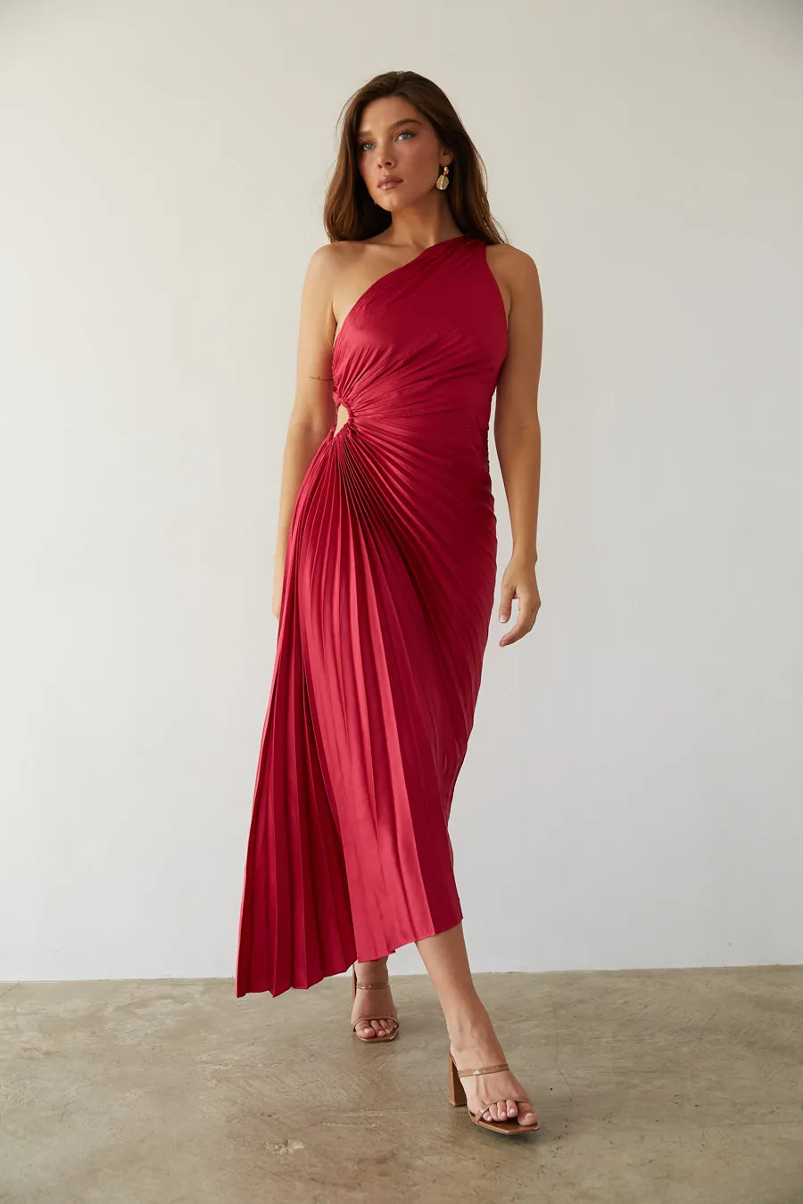 Zora One Shoulder Pleated Midi Dress pack light