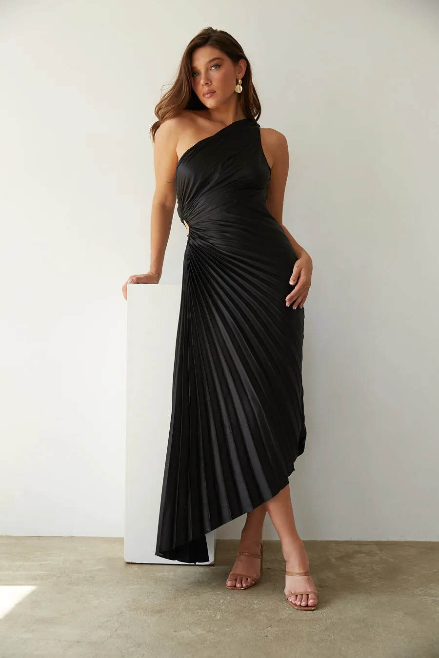 Zora One Shoulder Pleated Midi Dress pack light